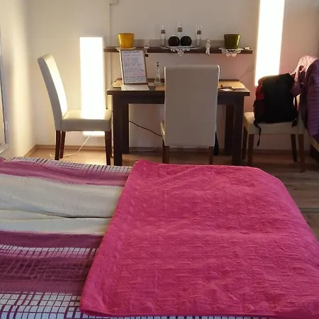 Csicsergo Apartman Lakas 아파트