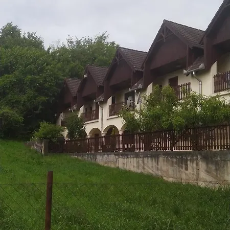Csicsergo Apartman Lakas 아파트 *